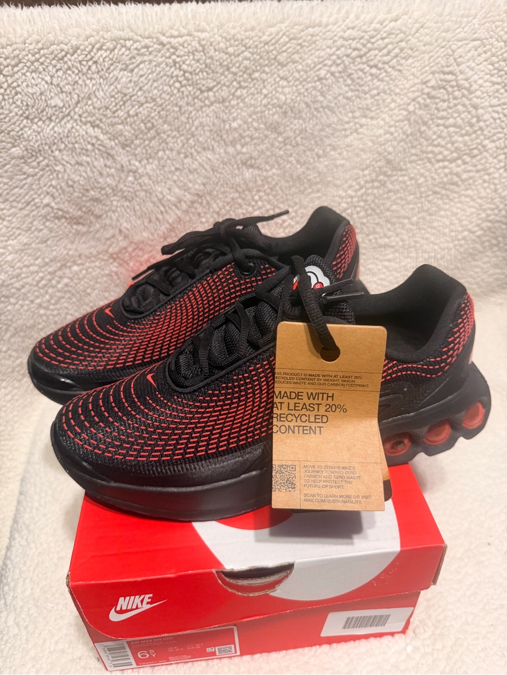Nike Air Max Dn Black and Red Big Kids Size 6.5y Women’s Size 8